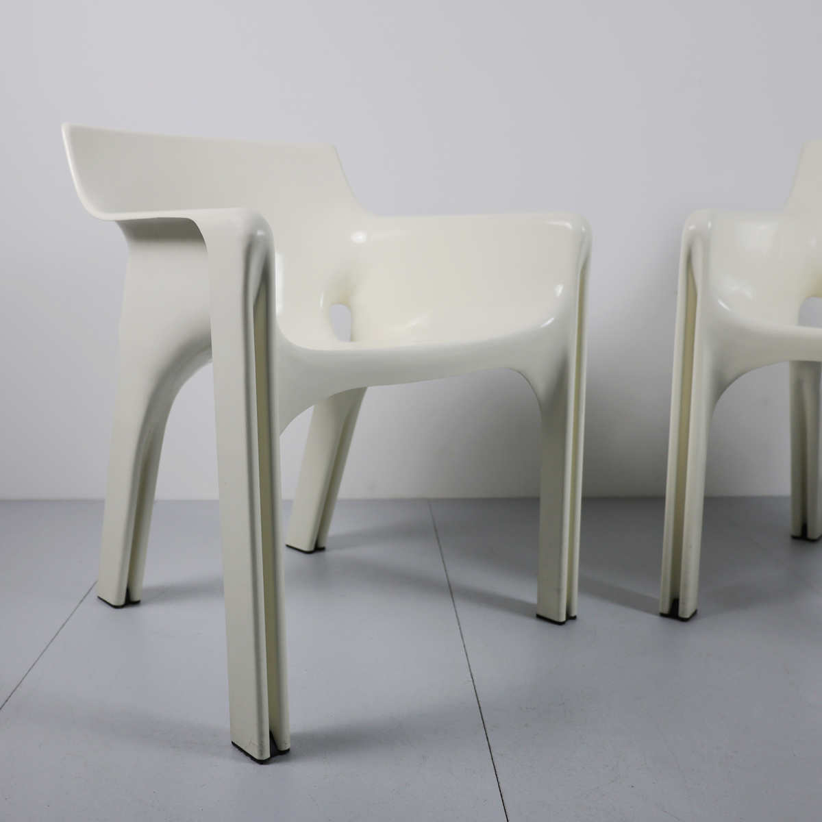 2 fauteuils vintage space age de Vico Magistretti pour Artemide – Bild 4