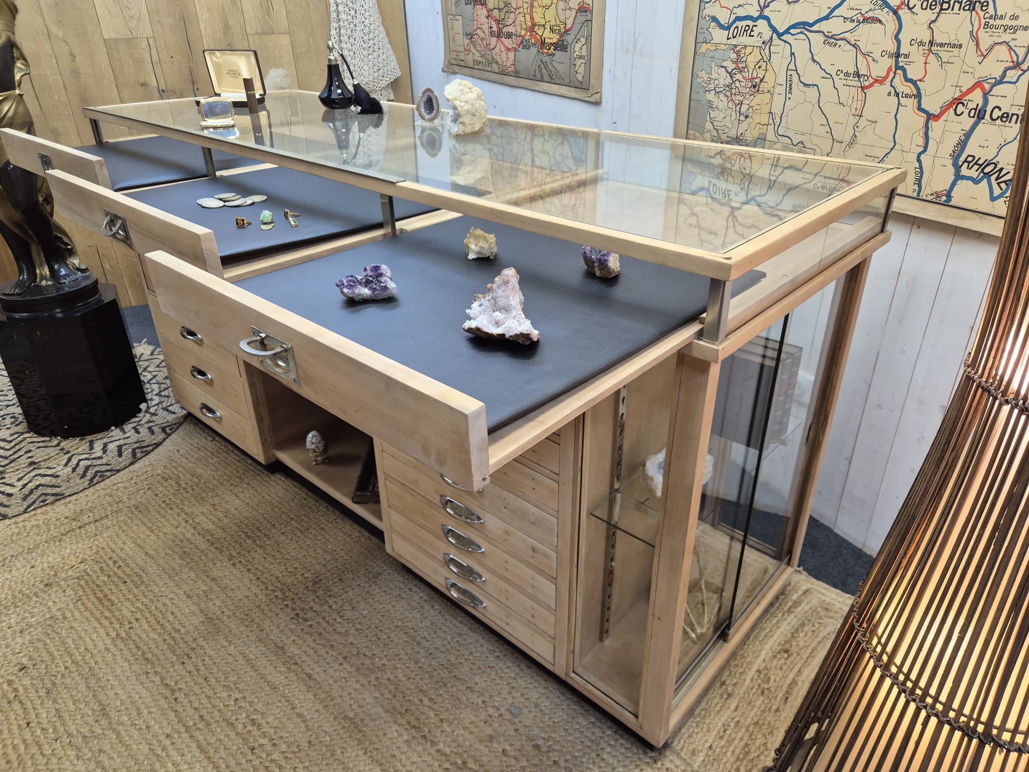 Ancien comptoir vitrine – Image 8