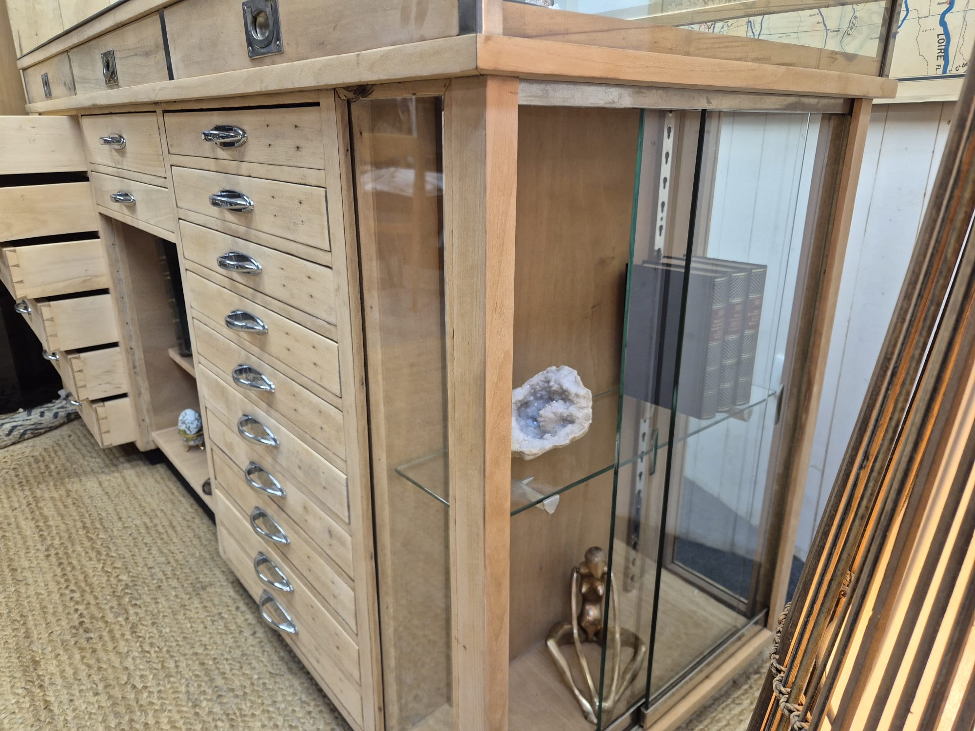 Ancien comptoir vitrine – Image 10
