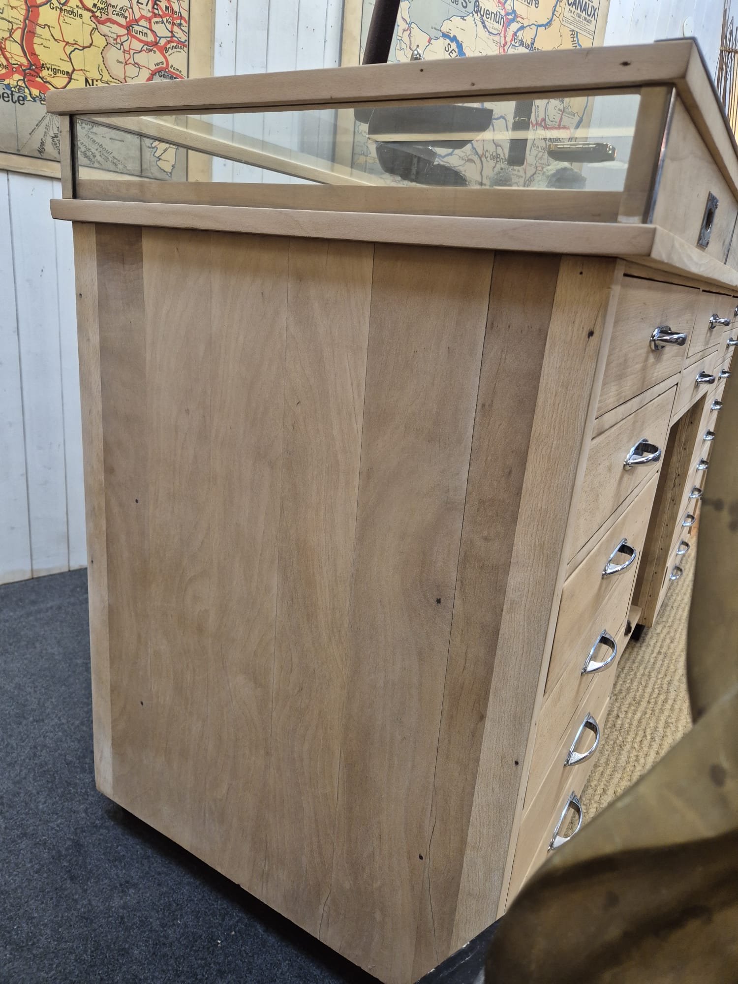 Ancien comptoir vitrine – Image 9