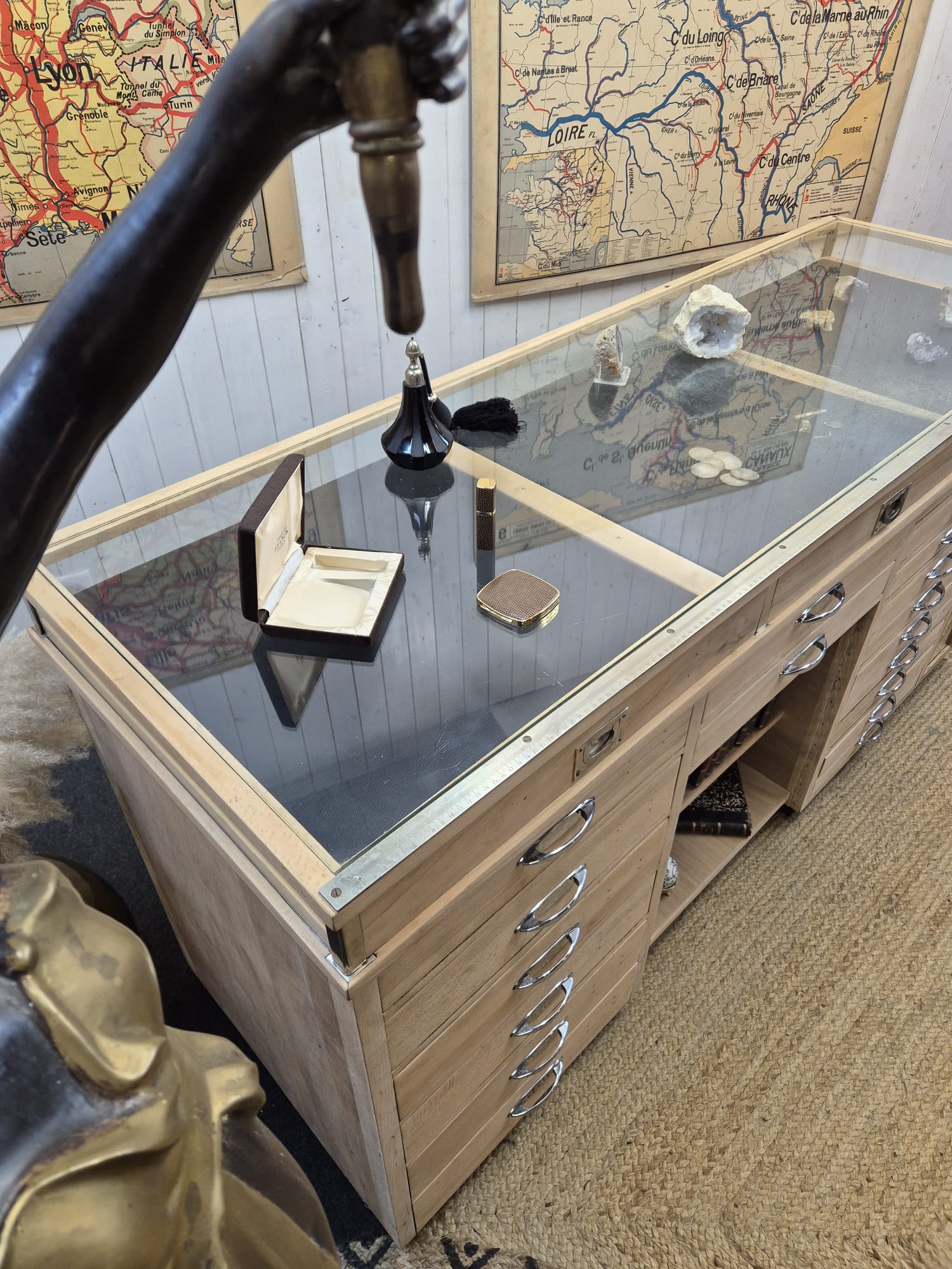 Ancien comptoir vitrine – Image 15