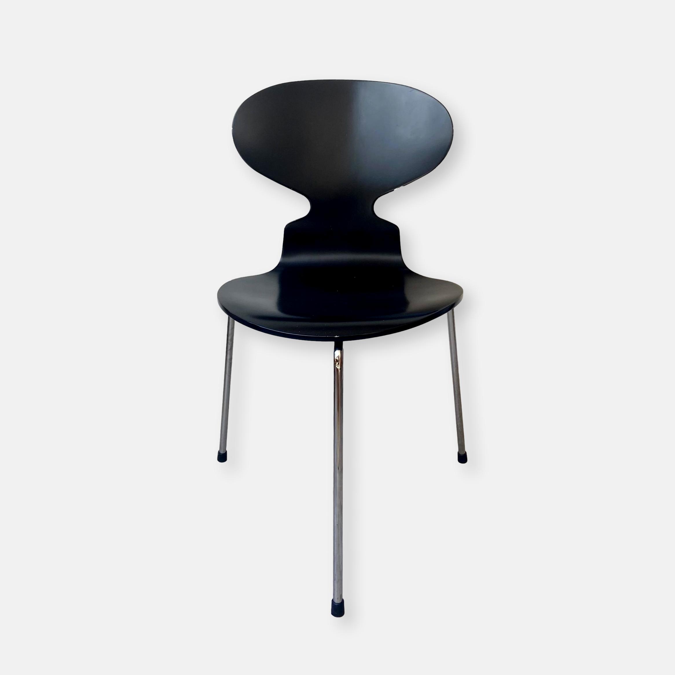 Chaise « fourmi » tripode