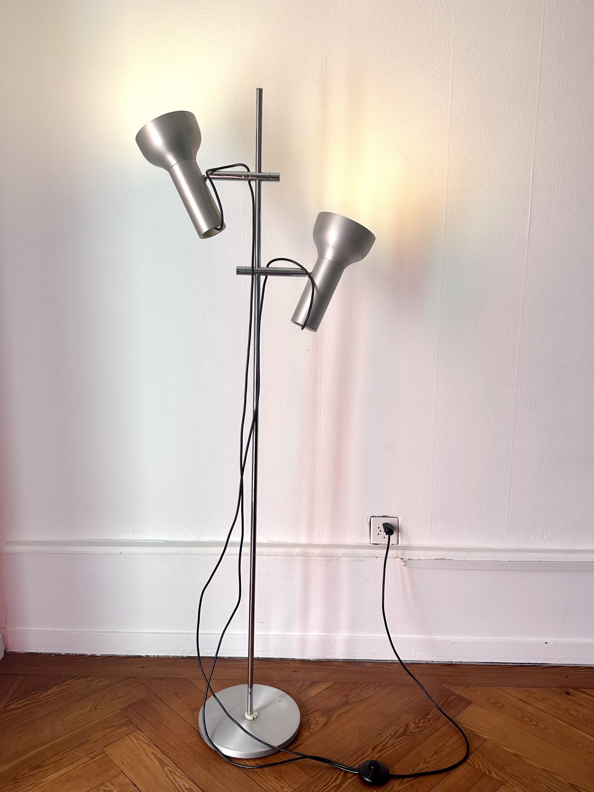 Lampadaire double spot aluminium brossé – Image 2
