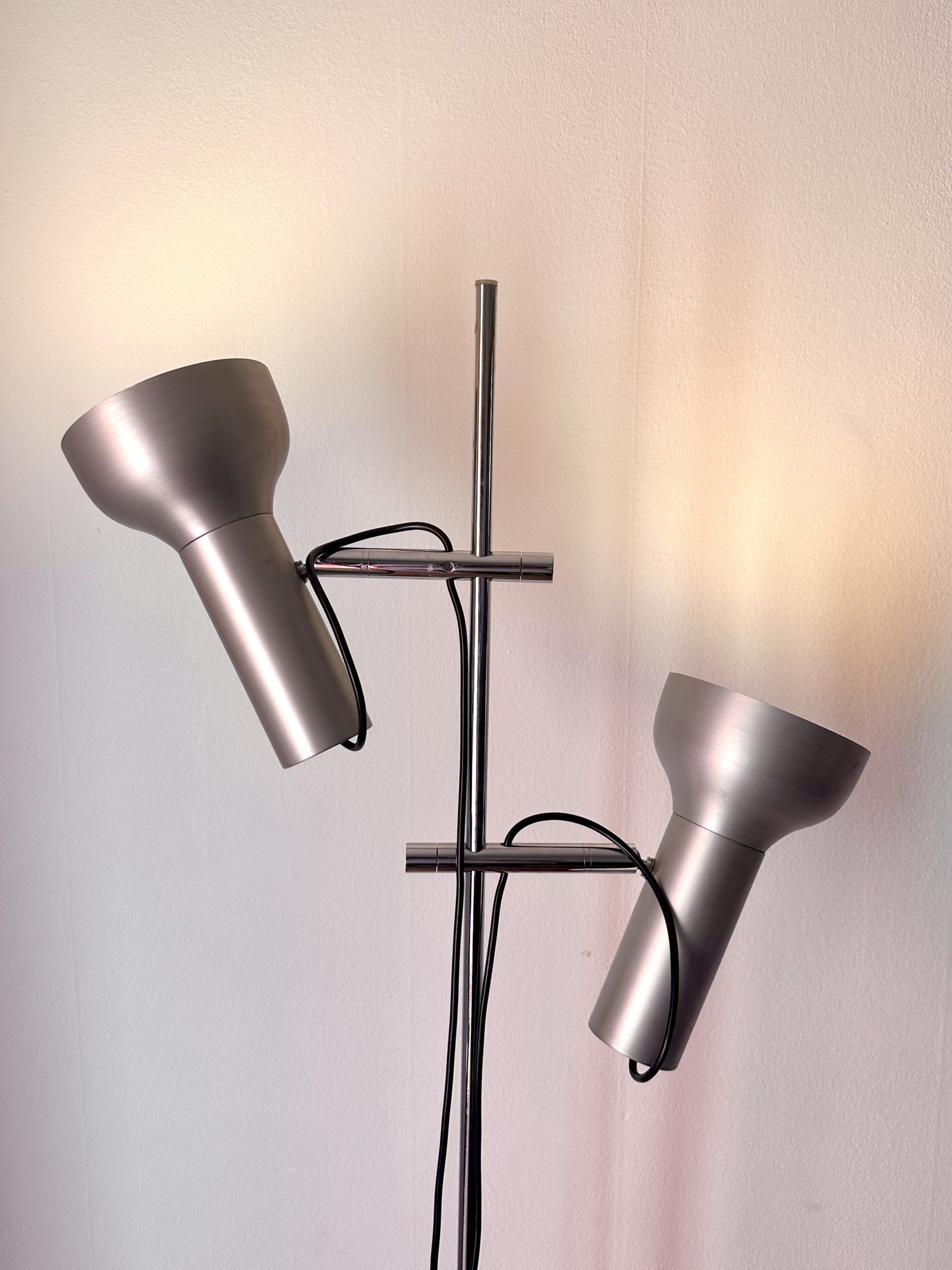 Lampadaire double spot aluminium brossé – Image 3
