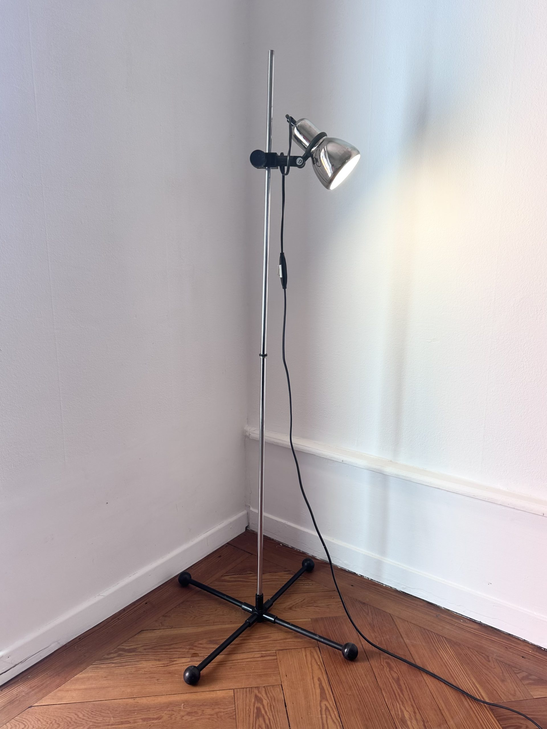 Lampe de sol BOFA Suède chromée – Image 2