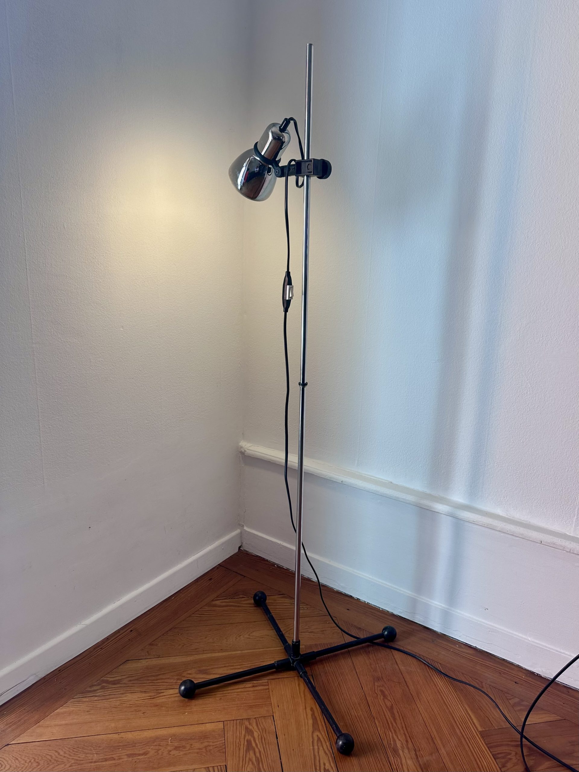 Lampe de sol BOFA Suède chromée – Image 7