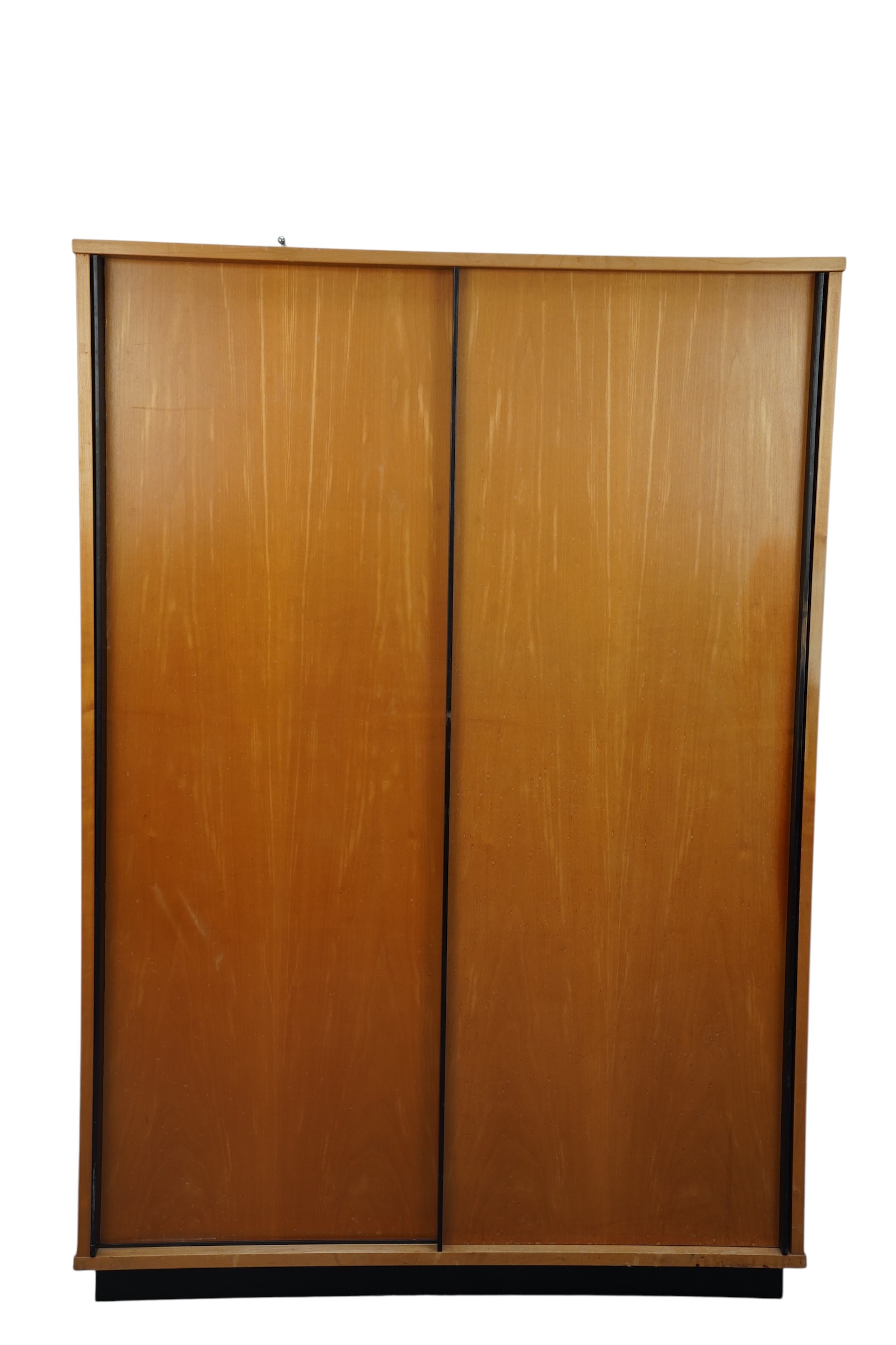 Armoire penderie dans le style de A. Hendricks – Image 2