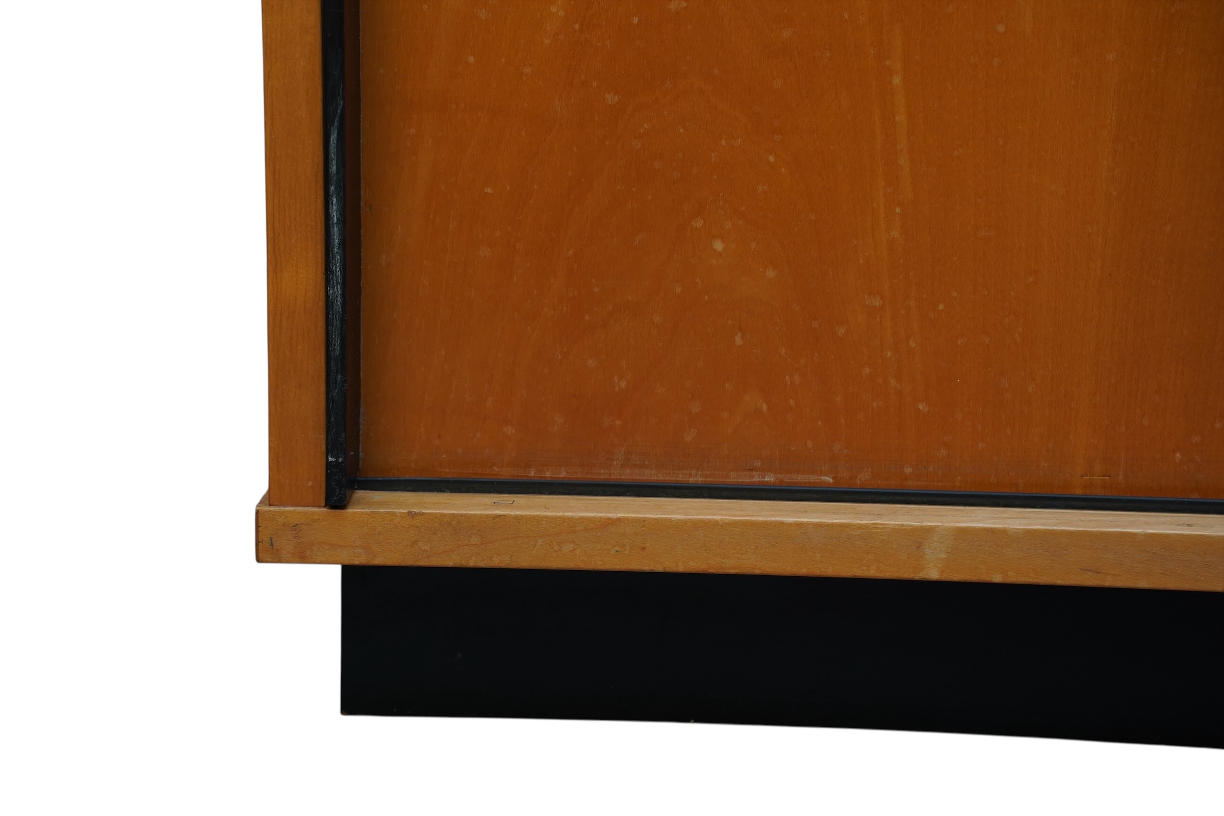 Armoire penderie dans le style de A. Hendricks – Image 3
