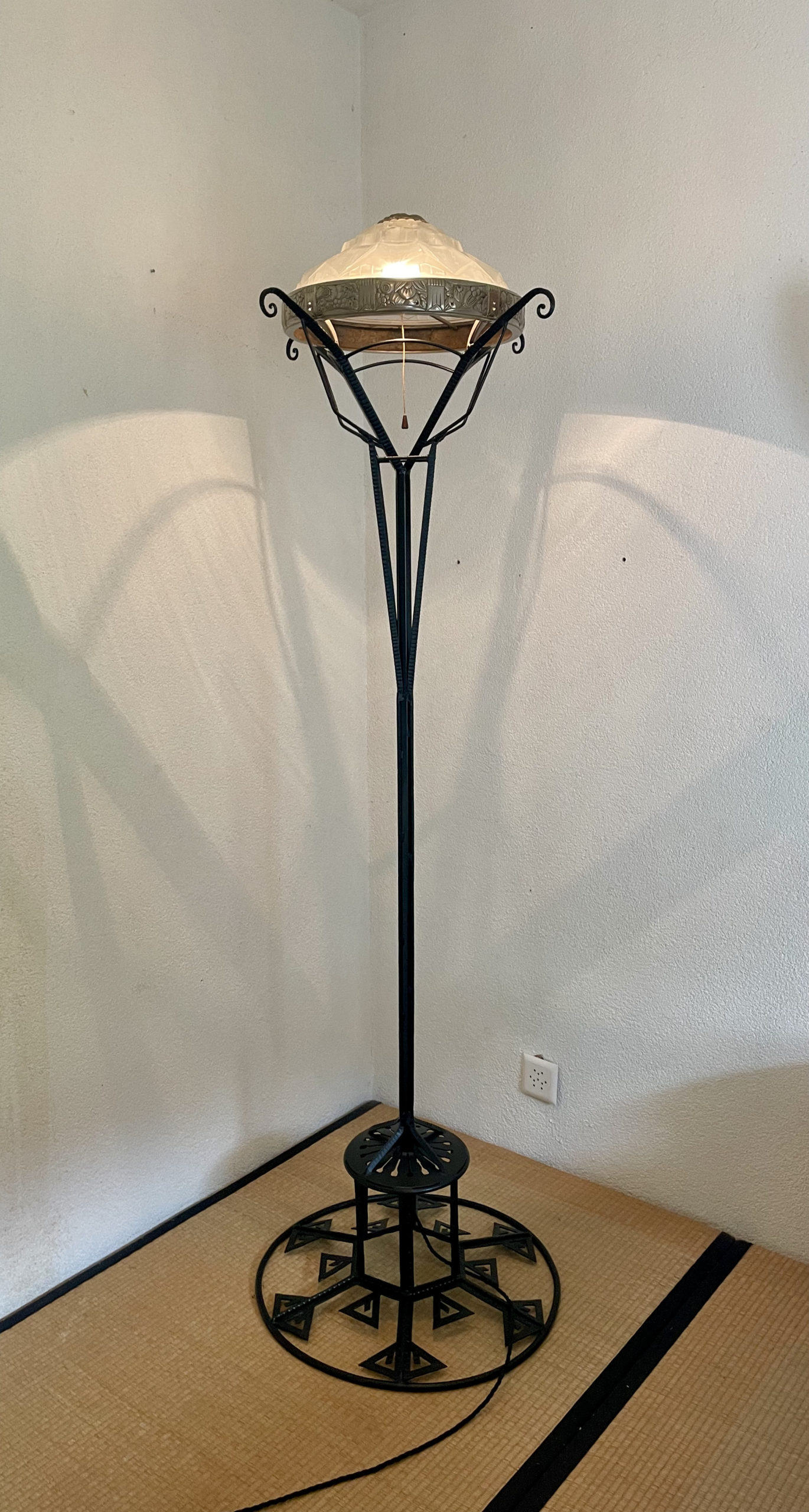 Lampadaire Art Déco, fer forgé et verre moulé, 1930 – Image 2