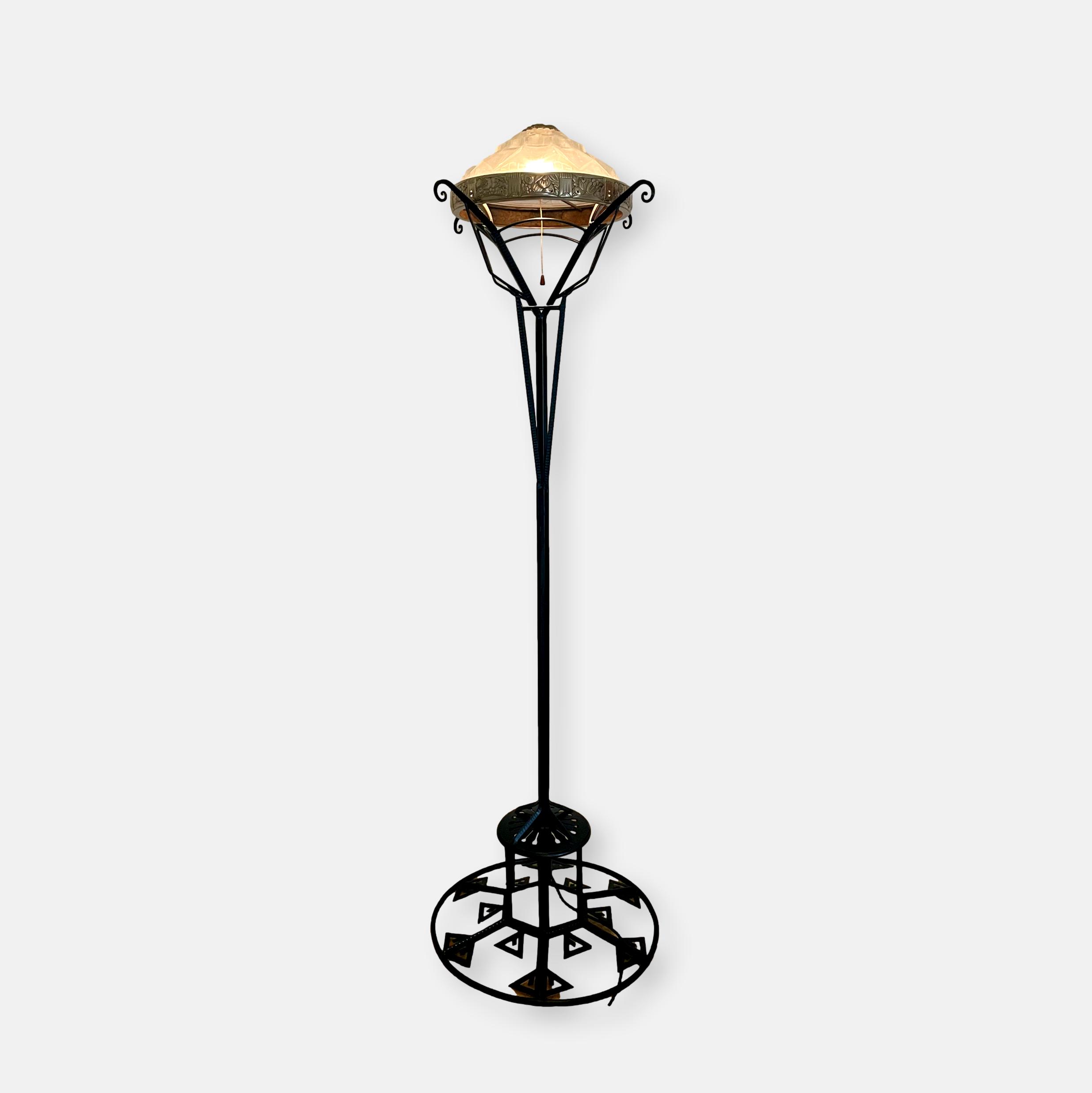 Lampadaire Art Déco, fer forgé et verre moulé, 1930