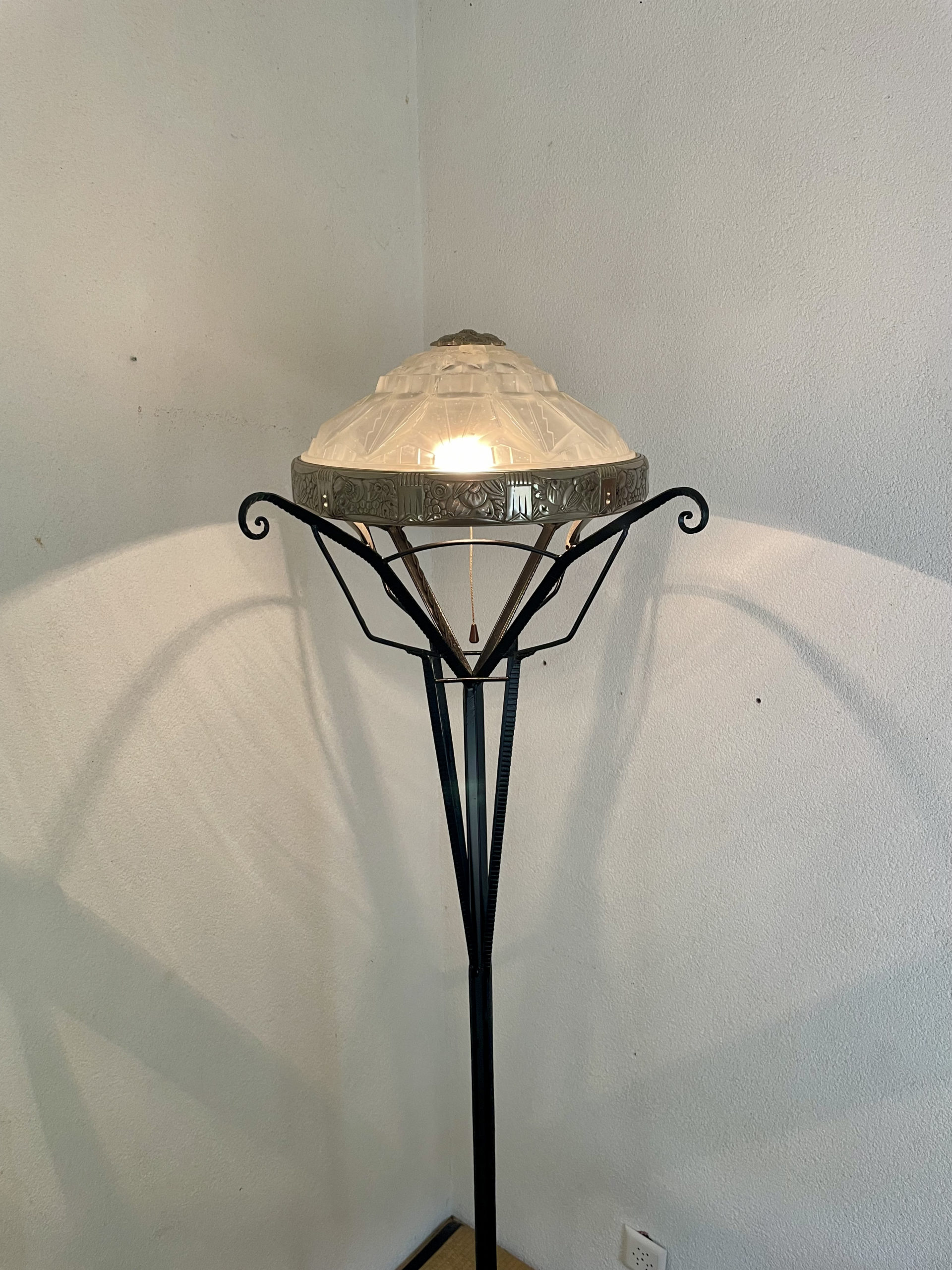 Lampadaire Art Déco, fer forgé et verre moulé, 1930 – Image 3