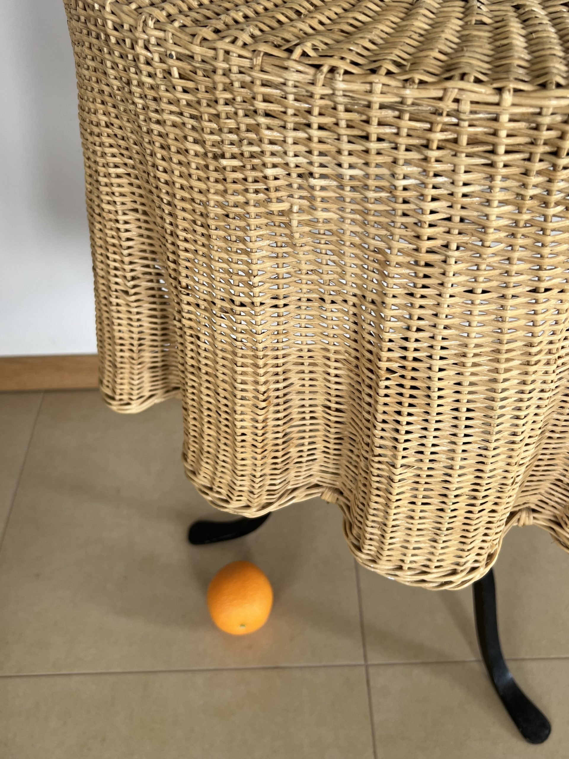 Table d’appoint « Ghost Table » en osier – France, années 70 – Image 5