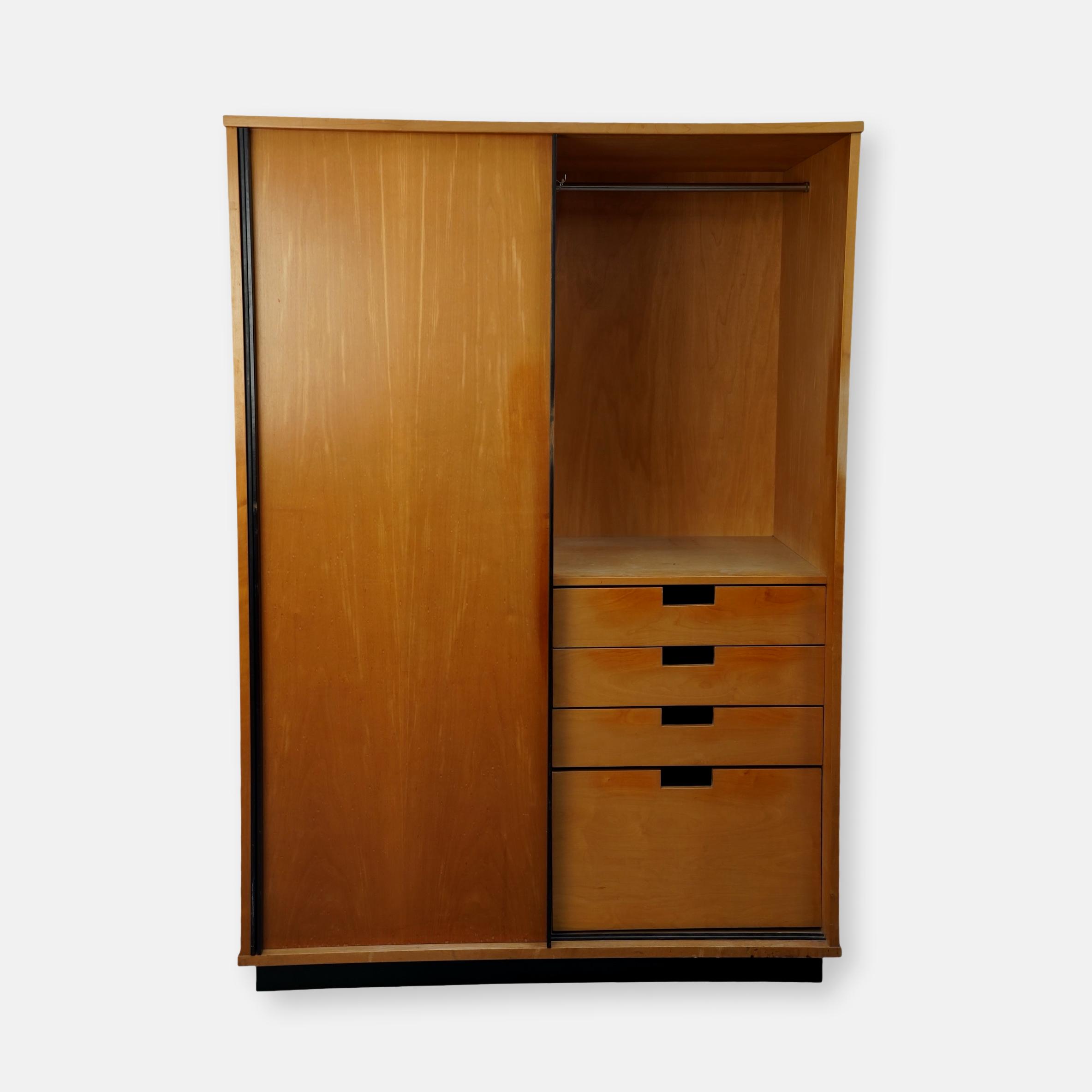 Armoire penderie dans le style de A. Hendricks